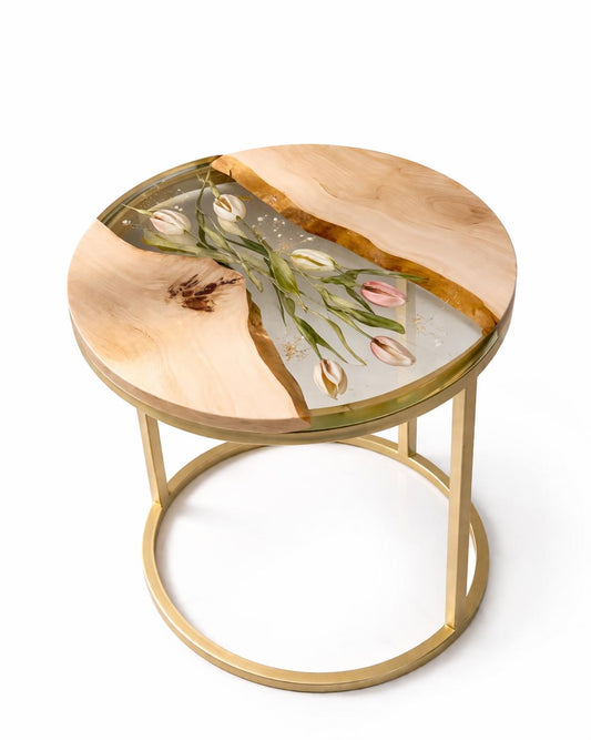 Mesa Lateral Artesanal em Madeira Natural e Resina com Tulipas Preservadas – Redonda, Base de Metal Dourado image 2