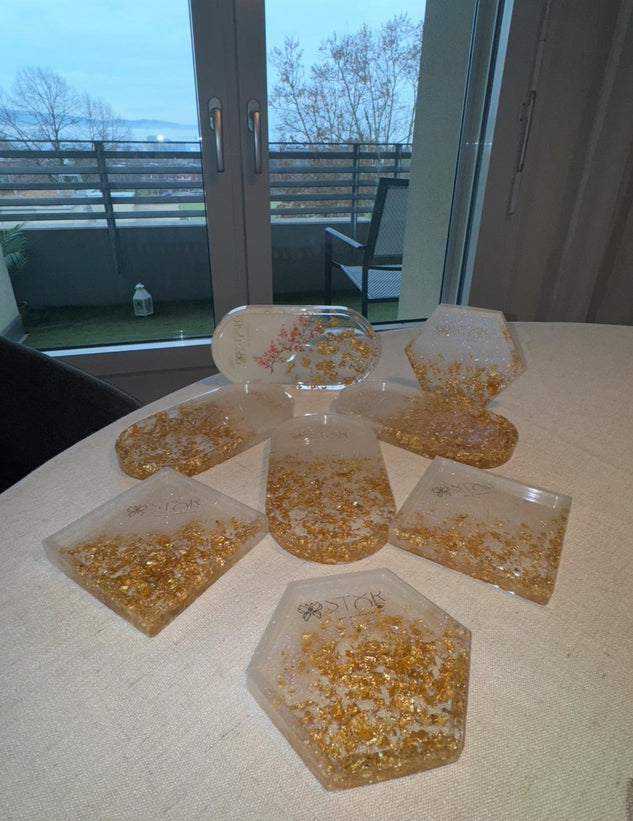 Die Gold-Linie Kollektion – Handgefertigte Resin-Tabletts & Untersetzer mit Blattgold